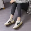 Tênis Casuais de Cano Baixo Novos para Outono de 2026, Sapatos Brancos de Bico Redondo para Esportes Casuais ao Ar Livre, Sapatos Femininos Fashionáveis Respiráveis e Versáteis