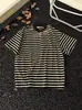 Camiseta de Manga Corta a Rayas Finas de Verano para Hombre, Cuello Redondo, Marca Trendy para Estudiantes, Camiseta Versátil de Moda Deportiva Versión Coreana