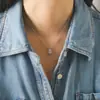 Colar com Pingente Quadrado de Zircônia Versátil Estilo Francês de Luxo Leve em Aço Titânio Design Vintage Nicho Exquisito Corrente para Clavícula Acessório