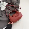 Bolso de Mano de Cuero Suave Estilo Francés para Mujer, Verano 2026, Sencillo y de Moda, Patrón de Lichi, Tacto de Alta Gama, Bolso de Hombro Cruzado Único