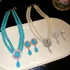 Conjunto de Brincos Pendentes de Pérola com Cravação de Diamantes e Colar, Corrente Clavícula Estilo Palácio Retrô, Joias de Luxo Leve e de Alto Padrão para Mulheres