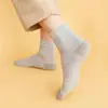 Calcetines para hombre 100% algodón cuatro estaciones absorbentes de sudor pies sin olor calcetines de tubo medio calcetines de algodón para hombre color liso versátiles calcetines de negocios