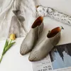 Botas de Couro de Boi Bico Fino Retrô Salto Baixo Salto Quadrado Traseira Trançada Zíper Moda e Conforto Couro Genuíno Outono Novo Estilo