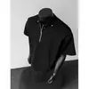 Camiseta negra de media cremallera y manga corta para hombre con tachuelas, camisa de manga corta de peso pesado para verano con un ambiente juvenil y genial