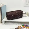 Bestseller transfronterizo bolsa de maquillaje portátil de gran capacidad para mujer, bolsa de almacenamiento de diseño exclusivo de lunares para lápiz labial y cosméticos