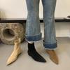Botas da Moda que Aumentam a Altura Outono e Inverno 2026 Novas Botas Simples de Cano Curto Bico Fino para Mulheres Baixinhas Botas Slim