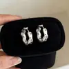 Elegante HerederaEstilo Fresco Bolso de Lunares Plateados Arete Arete Único Mujer 2026 Aretes Súper Hermosos