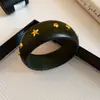 Pulsera Cerrada de Madera Estrella Retro Lujo Ligero Moda de Gama Alta Exquisito Anillo de Mano Personalidad Versátil Temperamento Joyería de Mano para Mujeres