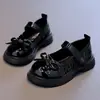 Zapatos de piel para niña 2026 primavera y otoño nuevo estilo, suela blanda, elegantes zapatos de pequeña princesa, simples, cómodos, versátiles, zapatos casuales