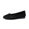 Estación Independiente Verano 2025 Nuevos Zapatos Planos de Cabeza Redonda para Madres Calzado Casual Transpirable de Punto Hueco para Mujer en stock
