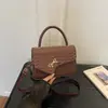 Bolsa cuadrada pequeña, bolso de mano casual y elegante, retro y único, bolso de hombro y cruzado simple nuevo de moda para mujer, estilo elegante 2026