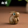 Lindo y lindo conejo de jade de madera de sándalo verde, hecho a mano, lleno de bendiciones, tallado en madera, llavero para teléfono móvil, colgante, animal, accesorios del año