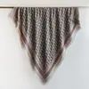 Bufanda Letra D para Habitación con Aire Acondicionado de Verano, Versión Engrosada para Otoño e Invierno con Borlas por Todos los Lados, Bufanda Cuadrada Grande, Bufanda de Tamaño Grande