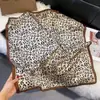 2025 Bolso Estilo Versátil Atado al Cuello 70 Modelos para Mujer Nuevo Pañuelo de Seda Pañuelo Cuadrado Primavera Otoño Estilo Coreano Protección Moda Bufanda para el Cuello Pañuelo Retro