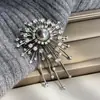 Broche de Fuegos Artificiales Redondo Completo Brillante de Perlas Shijia para Mujer, Pin de Suéter de Alta Gama para el Trabajo, Broche Versátil de Nicho