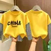 Camiseta infantil de desenho animado, falsa duas peças, manga longa, novo estilo primavera e outono 2026, blusa para meninos, camiseta básica de algodão puro para bebê, estilosa
