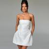 Yj24112 Verão 2024 Novo Estilo de Moda Tomara que Caia Jacquard Sexy com Laço Vestido Mini para Mulheres
