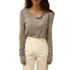 Camiseta Longa Casual Solta Estilo Coreano para Mulheres, Novo Design Primavera 2026 com Gola Semi-Aberta, Sexy e Pura Desejo para Roupa Externa