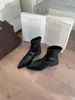 Botas curtas marrons femininas com salto grosso e bico fino estilo francês, novas botas femininas de salto baixo para outono e inverno de 2026