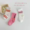 1512 Calcetines Infantiles al por Mayor 25 Primavera Estilo Coreano Rayas de Letras Calcetines para Bebé de Media Pantorrilla Deportivos Sin Costuras de Algodón Calcetines para Niños