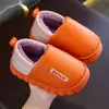 Sapatos de Algodão para Meninos para o Inverno, Impermeáveis, com Proteção para o Calcanhar, Sola Grossa Macia, Forrados com Lã, Quentes, Adequados para Meninos e Meninas Pequenos, Médios e Grandes, Pantufas de Algodão Infantis para Casa