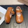 Sapatos Individuais para Meninas com Padrão Trançado Estilo Novo Primavera 2026, Sapatos de Princesa Modernos com Fivela e Sola Macia, Sapatos Pequenos de Couro para Crianças