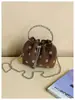Bolso de Lunares de Nicho Súper Caliente para Mujer Nuevo Estilo Otoño/Invierno 2026 Bolso Cruzado Versátil Retro Bolso de Cubo Exquisito para Llevar en la Mano