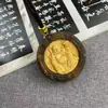 Escultura de Madeira de Ágar Tanyun Xianglong Paisagem Seguro Sem Incidentes Marca Pingente Artesanato em Madeira Pingente de Segurança para Carro