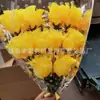 Flores no Atacado para o Festival Qingming: Buquês de Crisântemos, Correntes de Flores e Pequenas Coroas de Tecido de Seda para Adoração aos Ancestrais