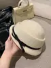Sombrero de Lana Negro Estilo Hepburn para Mujer 2025 Nuevo Otoño e Invierno con un Toque de Lujo, Boina