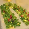 Ramas de Cedro Pegajosas con Flocking Navideño con Decoraciones Colgantes de Ratán Ventana de Hotel Colgantes de Puerta Pared Escuela Restaurante