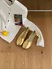 [] Sapatos baixos de couro slip-on com bico redondo para mulheres 2026 Sapatos simples coreanos mocassins para mulheres