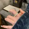Moda Retro Elegante Anillo Abierto de Alta Gama Elegante Lujo Accesible Diseño Sencillo de Nicho Joyería de Mano Personalizada para Mujeres