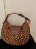 Bolso de mano retro con estampado de leopardo, elegante y moderno, para mujer, nueva colección otoño 2026, bolso de axila, bolso de hombro de nicho