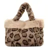 Bolsa de ombro de pelúcia com estampa de leopardo para outono e inverno, design patchwork, bolsa de ombro, bolsa simples para o dia a dia, bolsa feminina transfronteiriça de comércio exterior