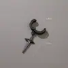 Nova Argola de Orelha com Franja Estrela de Quatro Pontas em Aço Inoxidável para Homens, Moderna e Descolada, Estilo Celebridade da Internet, Brinco Único Estrela Preto e Branco