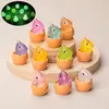 Resina Transfronteriza Dibujos Animados Lindo Concha Rota Huevo de Dinosaurio Luminoso DIY Accesorios Casa de Juego para Niños Adornos Accesorios Venta al Por Mayor
