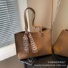 Bolsa Grande Retrô de Ombro para Axila Feminina 2026 Nova Tendência Moda Grande Capacidade Bolsa de Ombro Tote para o Dia a Dia Bolsa Grande