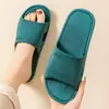 Fábrica en stock precio al por mayor baño baño sandalias antideslizantes pantuflas pantuflas para hombre y mujer resistentes al desgaste pantuflas de PVC