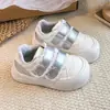 Nueva colección de otoño: Tenis de caña baja para niñas, tenis blancos para estudiantes, zapatillas deportivas atléticas de velcro con suela suave, zapatos casuales para niños con temática de gatos