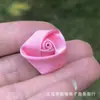 Flor Decorativa de Fita Mini Feita à Mão de 2cm Rosa Estéreo Cabeça de Rosa Acessórios de Cabelo DIY Material de Brinquedo Caixa de Presente