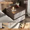 Mesa de cabeceira de madeira maciça, novo modelo 2026, para uso doméstico, estilo minimalista italiano, tamanho pequeno, design de luxo leve e uma sensação de alta qualidade