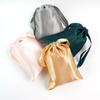 Vendas Diretas de Fábrica Bolsa de Pano de Veludo de Médio a Alto Nível Bolsa para Guardar Joias Modelador de Cachos Pano de Veludo com Cordão Preto Bolso com Aba e Cordão Calças