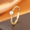 Anillo Geométrico Redondo de Cadena con Concha y Perlas Estilo Ins con Diamantes Triturados y Perlas, Joyería Personalizada con Diseño de Nicho Europeo y Americano