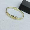 Lele Jewelry Pulseira de Mola Borboleta Única Fosca Camada Dupla Tridimensional Vazada Aço Titânio Banhado a Ouro Rosa Joias Femininas da Moda