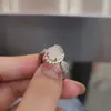 Anel de Rosto de Ovo de Calcedônia Branca Ice da Moda para Mulheres Moda Versátil Luxo Leve Ins Minimalista Anel Ajustável