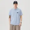 Ropa de Hombre Xintang 2026 Verano Nuevo Estilo Americano Sencillo Polo de Manga Corta para Hombre con Artesanía de Silicona 3D