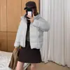 Chamarra de Pluma de Algodón Acolchada de Moda para Mujer Corta 2026 Invierno Nueva con Capucha Estilo Coreano Cálida Pequeña Chaqueta de Algodón Ropa de Abrigo