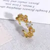 Anillo Retro Ancho Abierto Vintage de Alta Gama con Diamantes Brillantes Cepillado Nicho Lujo Ligero Apilable para Mujeres