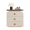 Mesa de cabeceira de madeira maciça em estilo vintage creme, design minimalista italiano, adequada para espaços pequenos, armário de armazenamento moderno simples para quarto